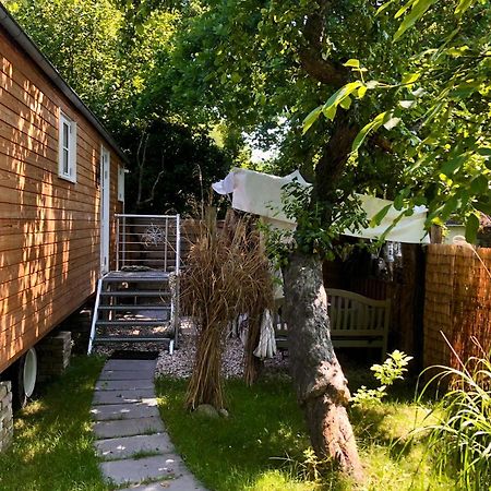 Zirkuswagen Mit Outdoor Whirlpool Und Garten Petershagen-Eggersdorf Bagian luar foto